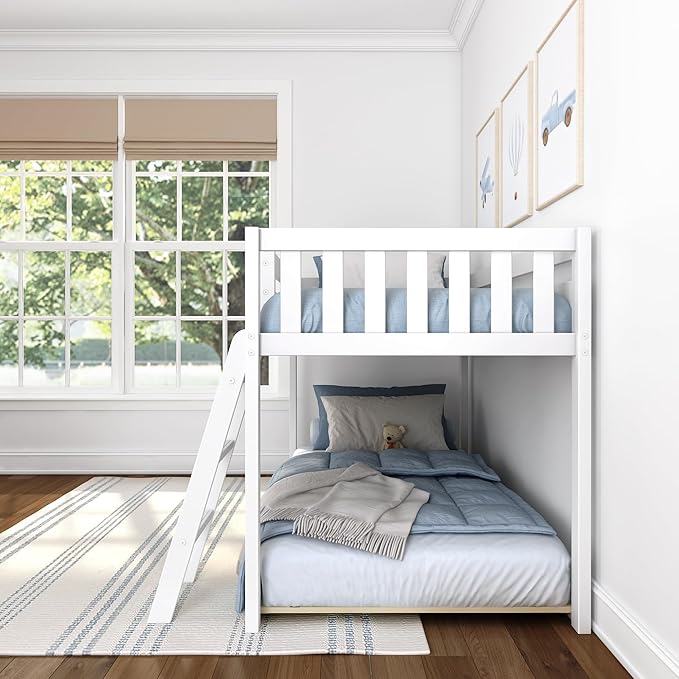 Max & Lily Fundamental Twin Low Bunk Bed, Kids Solid Wood Modern Bed Frame with Strong Wooden Slats, Non-Toxic Finishes, High Weight Capacity, White